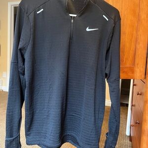 🖤Nike Dri Fit long sleeve Running Shirt. Thumb holes. Men’s small. EUC!🖤